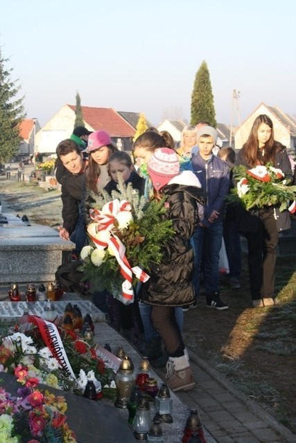 Na cmentarzu w Żarkach oddano hołd poległym za ojczyznę
