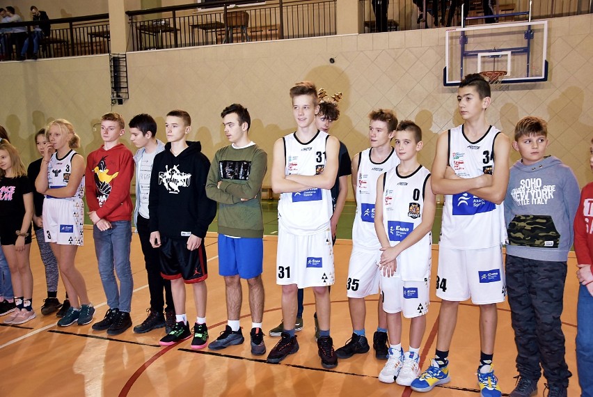 Zakończył się XXV Mikołajkowo-Gwiazdkowy Turniej Trójek Koszykarskich w Pile. Zobaczcie zdjęcia z wręczenia nagród