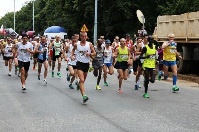 15 sierpnia przez ulice Trójmiasta przebiegną setki biegaczy, ...