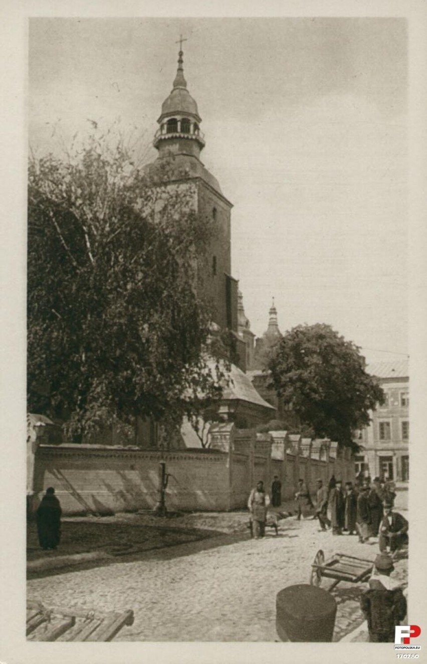 Ulica Starowarszawska na starych zdjęciach. Tak się zmieniała ulica uwielbiana przez filmowców ZDJĘCIA