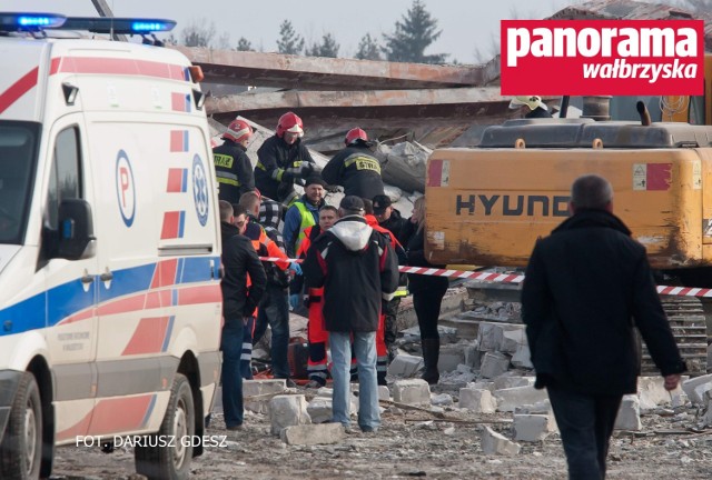 W katastrofie budowlanej, do której doszło w trakcie rozbiórki byłej fabryki porcelany, zginęło dwóch robotników