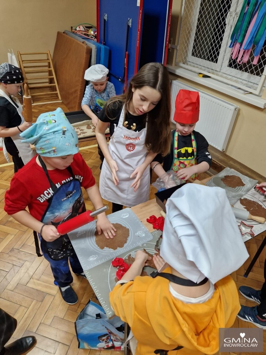 Jagoda Łaganowska, zwyciężczyni VI edycji programu Master Chef Junior prowadziła warsztaty kulinarne dla uczniów szkoły w Orłowie