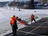 Gdynia: Szkolenie na temat zachowań na lodzie. Ratownicy WOPR i GOSiR-u w roli nauczycieli