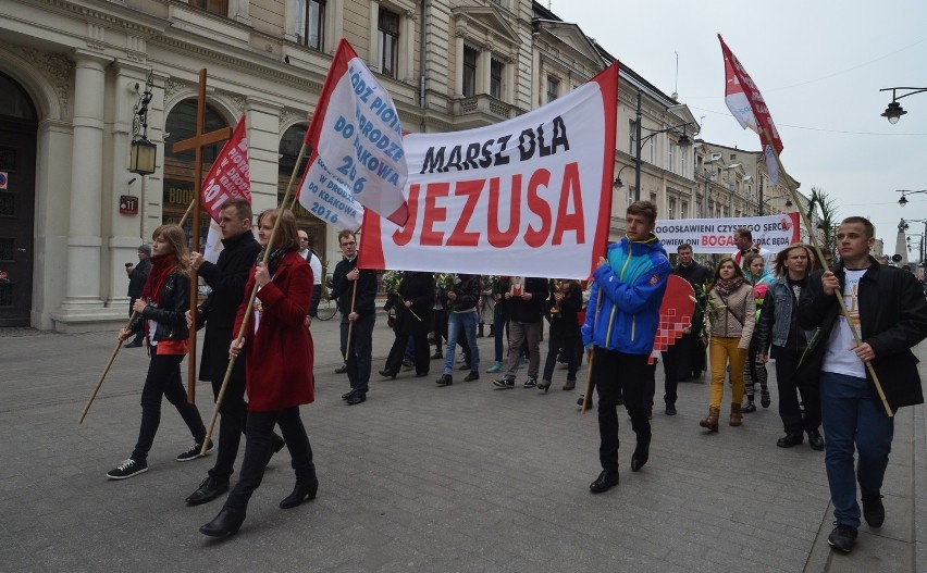 Marsz dla Jezusa ulicą Piotrkowską w Łodzi  [ZDJĘCIA+FILM]