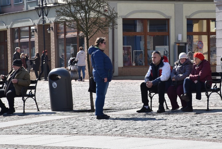 Pierwszy dzień wiosny na ulicach Człuchowa. Czy już widać jej oznaki?  ZDJĘCIA