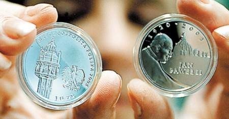 Oto jak wyglądają monety upamiętniające pontyfikat Jana Pawła II.