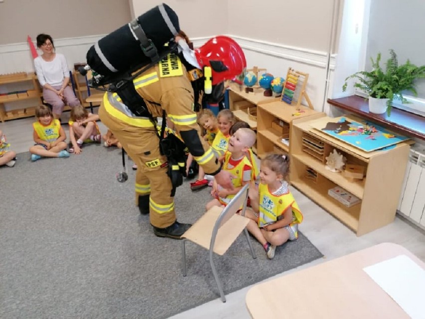 Strażacy odwiedzili przedszkolaków z Akademii Wiedzy i Zabawy w Obornikach