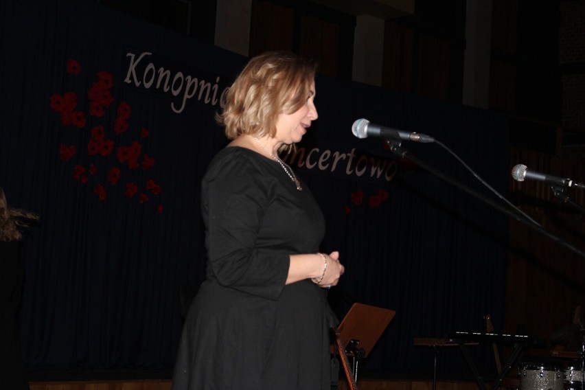 Piękny koncert w Zespole Szkół Muzycznych w Radomiu. Na scenie uczniowie II Liceum Ogólnokształcącego imienia Marii Konopnickiej