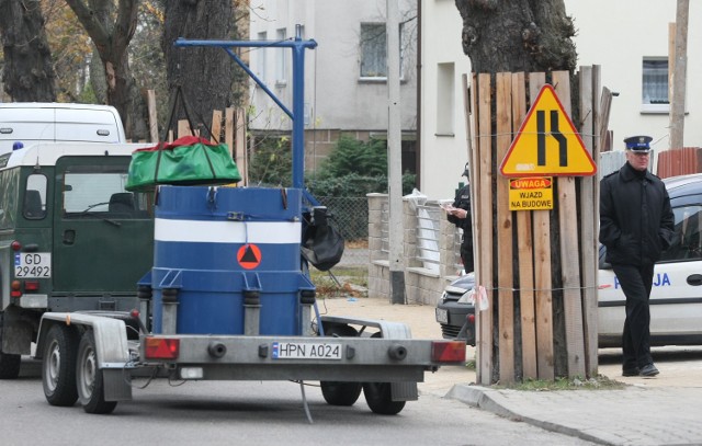 Saperzy zabezpieczają materiały wybuchowe przy ul. Kasztanowej w Gdyni