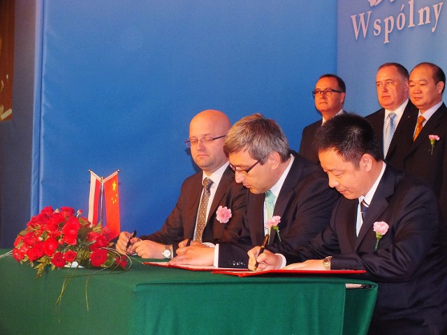 20 maja 2013r. Agencja Rozwoju Przemysłu oraz chińska firma kontrolowana przez Tri-Ring Group Corporation, podpisały umowę o sprzedaży przez ARP 89,15% akcji Fabryki Łożysk Tocznych w Kraśniku.