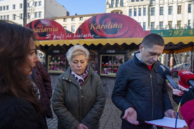 Kwiaciarki zebrały setki podpisów pod pismem z protestem przeciw ich przenoszeniu z placu Wolności.