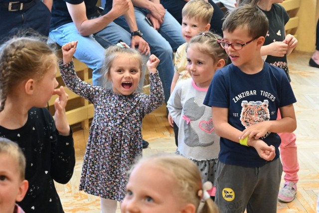 Festyn "Mama, Tata i Ja" w Przedszkolu Samorządowym numer 14 w Kielcach. Zabawa trwała na całego.