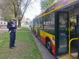 Samochód zajechał drogę autobusowi MPK Łódź. Dziecko uderzyło głową w poręcz