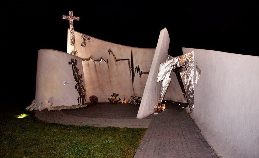 Pomnik Ofiar Wypadków i Katastrof Komunikacyjnych oraz...