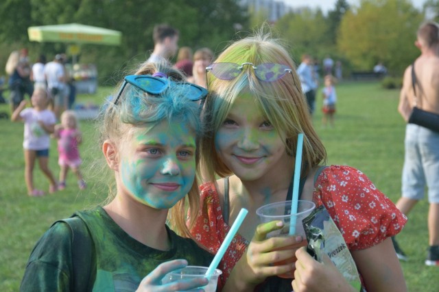 Święto Kolorów organizowane jest w różnych miastach Polski, ale za każdym razem cieszy się sporą popularnością. Zwłaszcza wśród młodzieży.