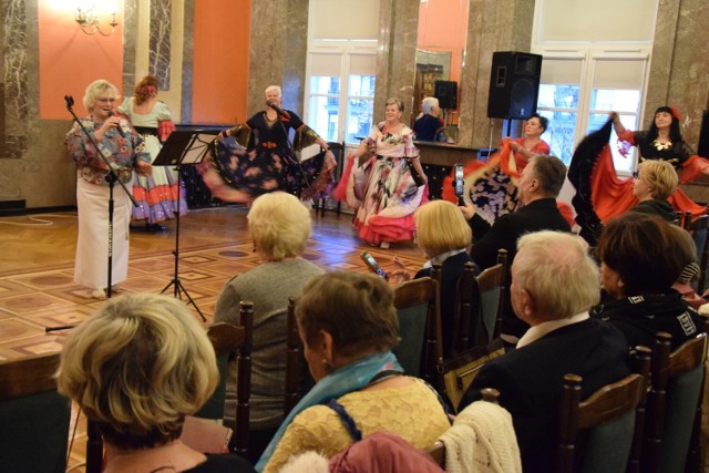 23 października sala lustrzana w Wojewódzkim Domu Kultury zadrżała od piosenek śpiewanych przez seniorów podczas Senior Show.