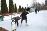 Niedziela na lodowisku przy Szczecińskiej w Kielcach. Wiele osób kręciło piruety. Zobaczcie zdjęcia