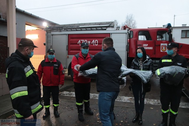 Strażacy OSP w Bobrownikach, powiat Lipno, otrzymali nowe mundury