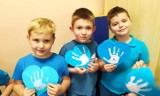 Międzynarodowy Dzień Praw Dziecka w kazimierskiej „trójce”.  W szkole przez cały dzień dominował kolor niebieski [ZDJĘCIA]
