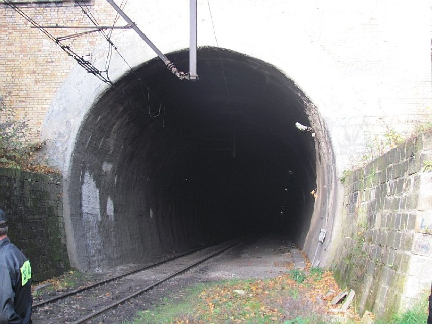 Tunel kolejowy w Rydułtowach: Strażacy ćwiczyli w obiekcie [ZDJĘCIA]