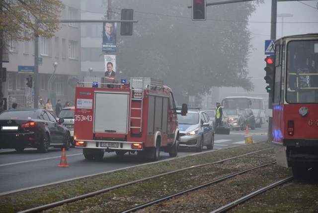 Częstochowa: Zderzenie samochodów osobowych na ulicy Jasnogórskiej i alei Armii Krajowej