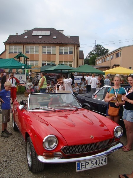 Zlot samochodów z czasów PRL