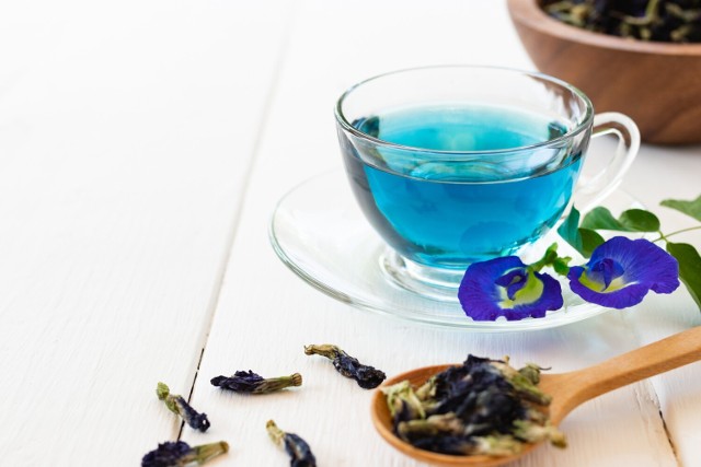 Niebieska herbata poprawia pracę mózgu i usuwa objawy zmęczenia, obniża także poziom cholesterolu i cukru we krwi.