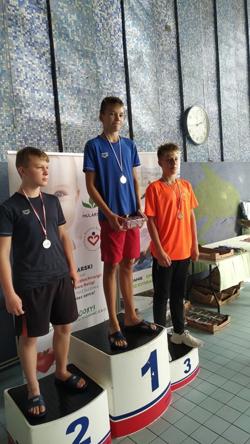 Sukces młodych pływaków z Wągrowca na zawodach w Inowrocławiu 