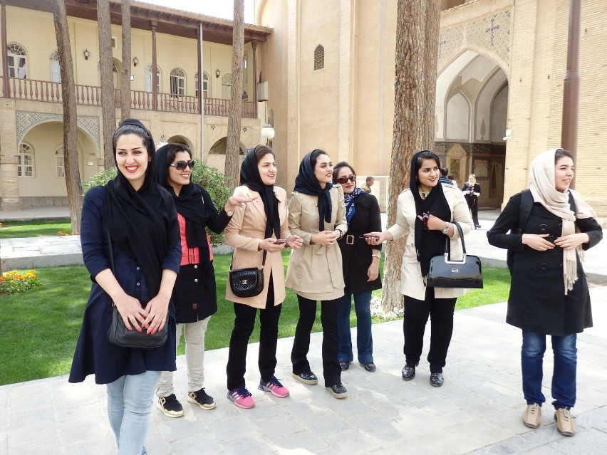 Isfahan - z rozmów z młodymi Irankami wynika ze...
