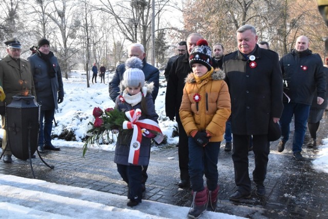 Śrem pamięta o Powstaniu Wielkopolskim. Mieszkańcy spotkali się przy pomniku Dobosza w parku miejskim przy ul. Poznańskiej