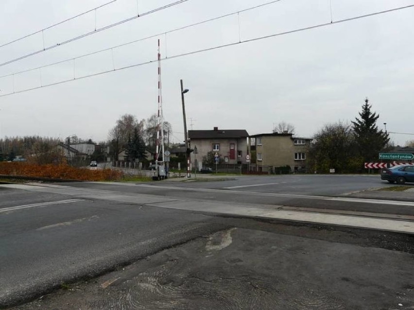 Przejazd kolejowy przez ul. Lutomierską w Pabianicach będzie zamknięty kilka dni dłużej
