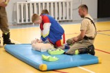 Bezpieczne wakacje - szkolenie z udziałem policjantów i strażaków w PSP 4 w Radomsku. ZDJĘCIA