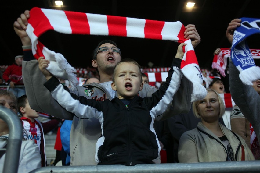 Derby Krakowa. Kibice Cracovii świętują zwycięstwo.