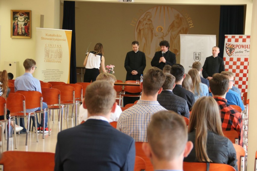 44 uczniów wzięło udział w Ogólnopolskim Konkursie Wiedzy Biblijnej w Kaliszu ZDJĘCIA