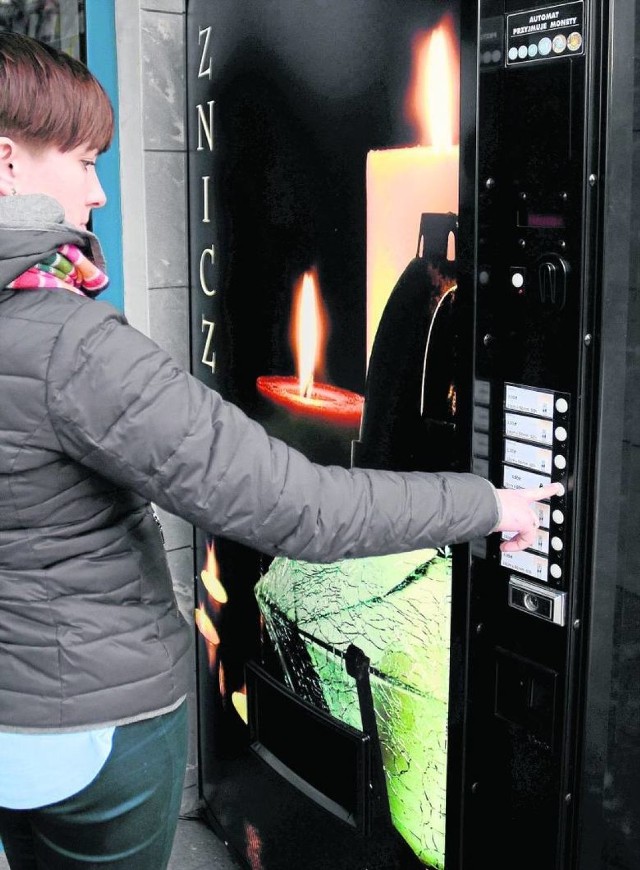 Pierwszy w Łodzi automat ze zniczami
