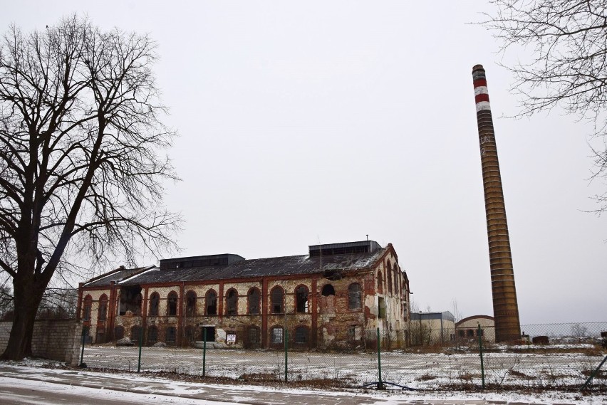 Dawna cukrownia w Wieluniu. Biurowiec zmieni się w hostel, gmina zbuduje drogę. Zrujnowana hala ma już nowego właściciela ZDJĘCIA