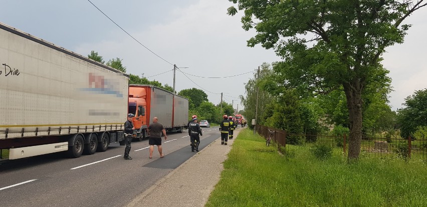 Gmina Rzeczenica. Skuterem wjechał prosto pod samochód ciężarowy. Utrudnienia na DK25  (FOTO)