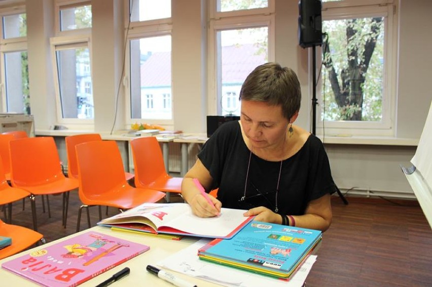Spotkanie z Zofią Stanecką w bibliotece w Zduńskiej Woli [FOTO]