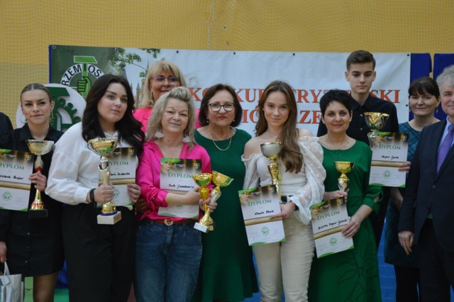 Powiatowy Cech Rzemiosł i Przedsiębiorczości w Lęborku był w niedzielę 25 lutego organizatorem kolejnej edycji Międzyszkolnego Konkursu Fryzjerskiego Uczniów Rzemiosła.