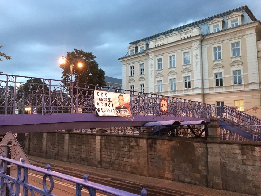 Przerobione plakaty wyborcze Andrzeja Dudy
