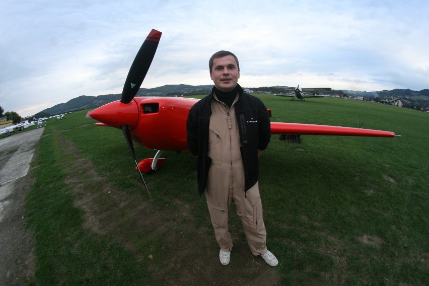 Mistrz Polski w Akrobacji Samolotowej lata w Łososinie Dolnej