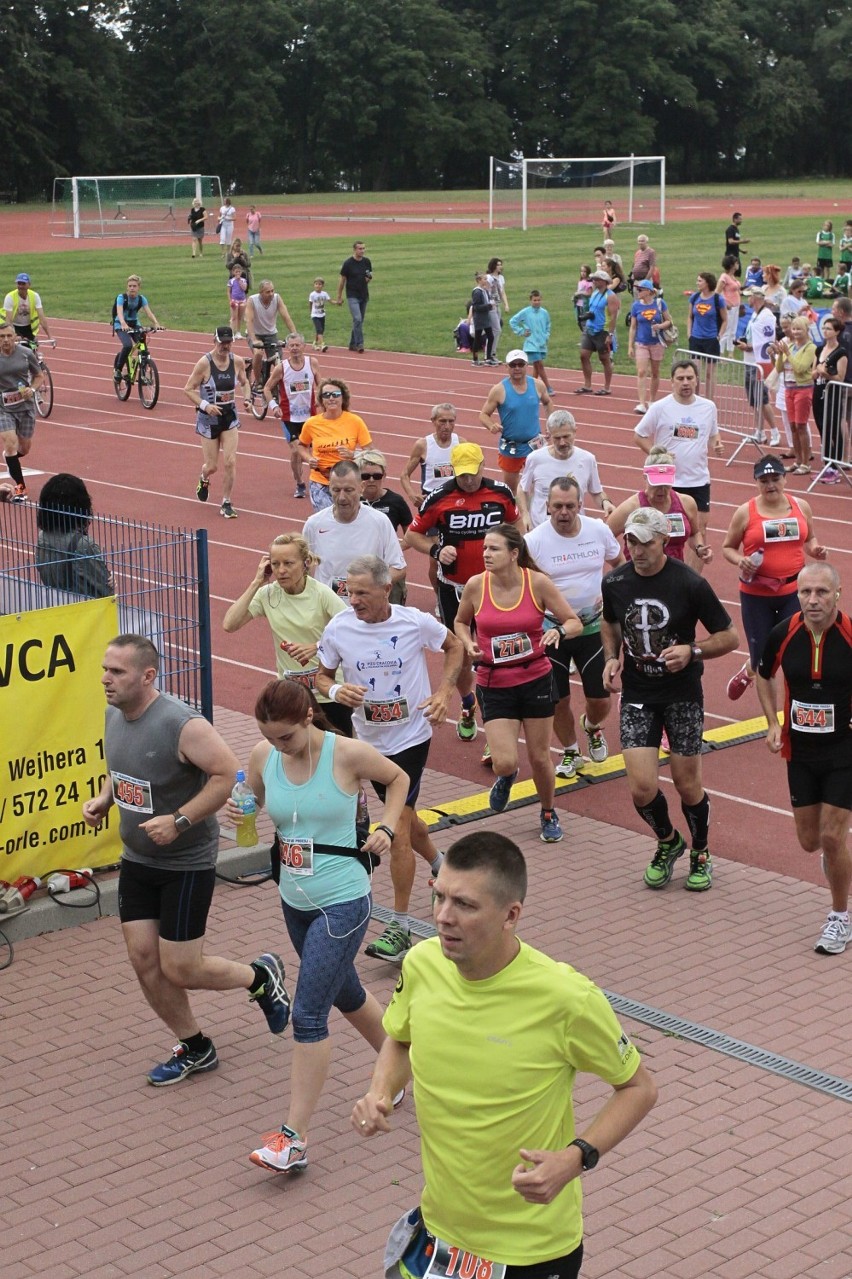 Półmaraton Ziemi Puckiej 2016. Biegowe święto nad zatoką wygrał Tomasz Grycko | ZDJĘCIA, WIDEO