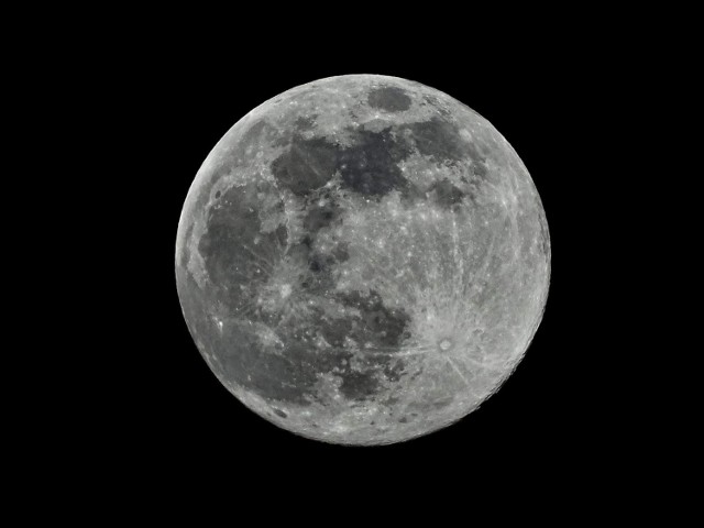 Tak księżyc dokazywał w nocy z 7 na 8 kwietnia