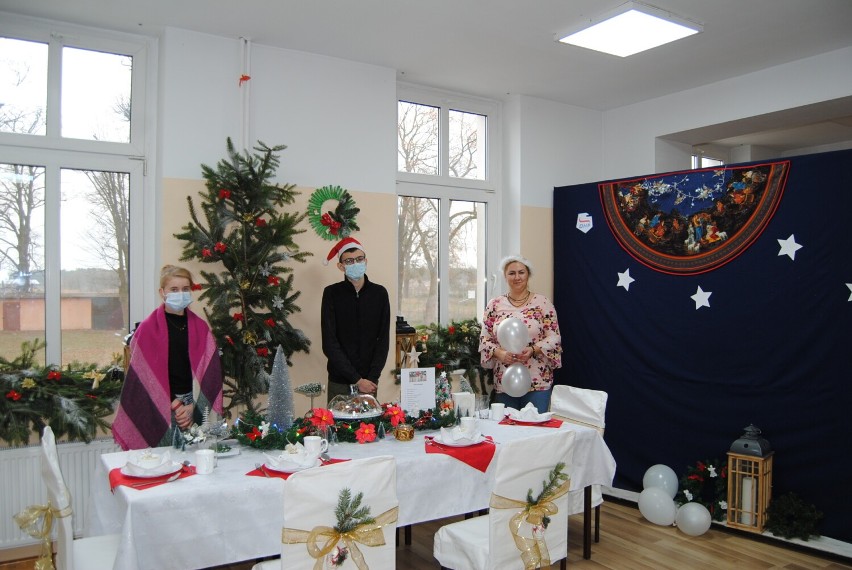 „Stół świąteczny ozdobiony igliwiem” w Ośrodku Szkolenia i Wychowania w Szamocinie