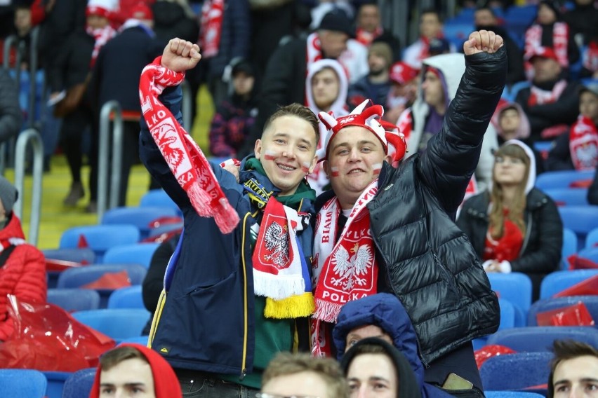 Polscy kibice na meczu barażowym ze Szwecją na Stadionie...