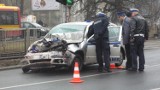 Wypadek na Banacha. Tramwaj zderzył się z ambulansem [ZDJĘCIA]