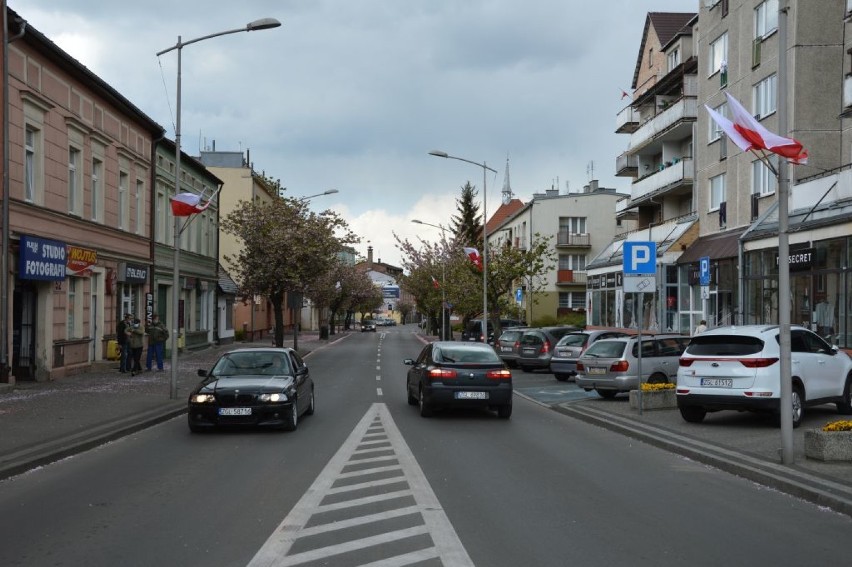 Goleniów biało - czerwony. Flagę Rzeczypospolitej widać wszędzie! [GALERIA]