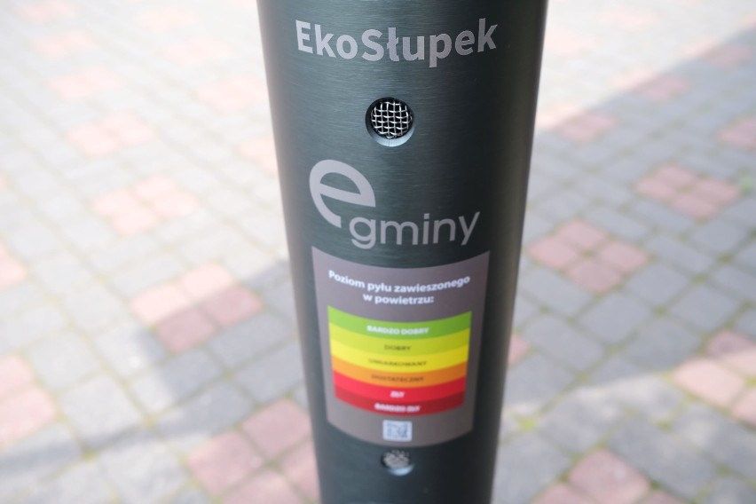 Warszawa rozbudowuje system monitoringu jakości powietrza. Pojawił się pierwszy EkoSłupek, który kolorami sygnalizuje o smogu
