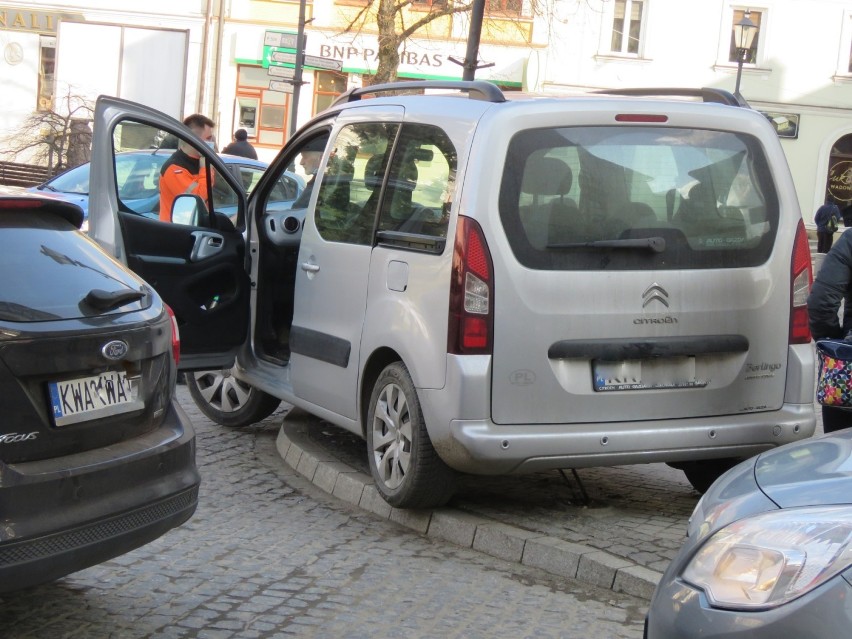 Kolizja w Wadowicach Citroen na krakowskich tablicach...