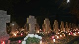 Krotoszyński cmentarz nocą robi wrażenie i zmusza do refleksji
